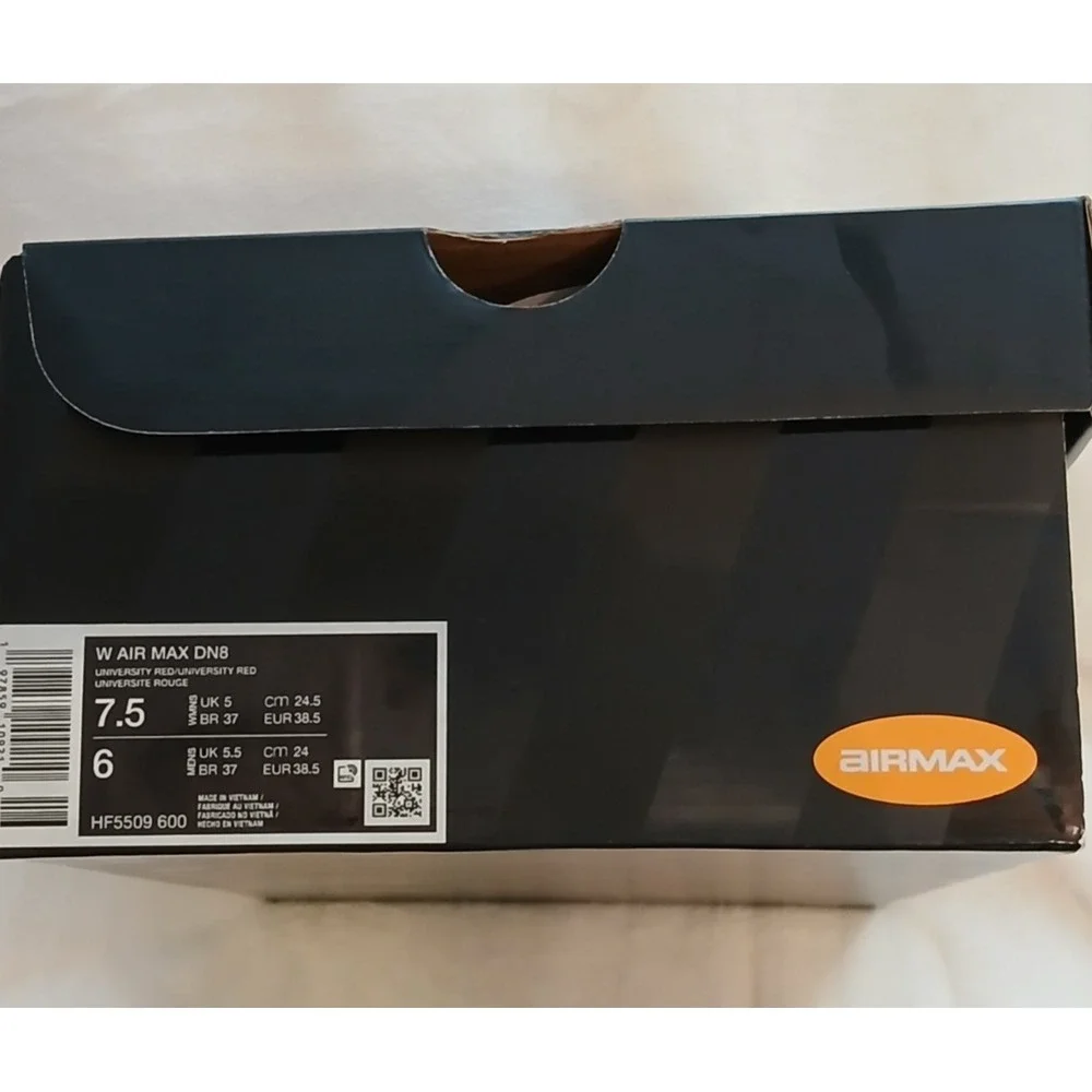 NIB - Wms Nike Airmax DN8 Sz 7.5 University Red